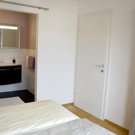 Apartment Mit Grossem Balkon *